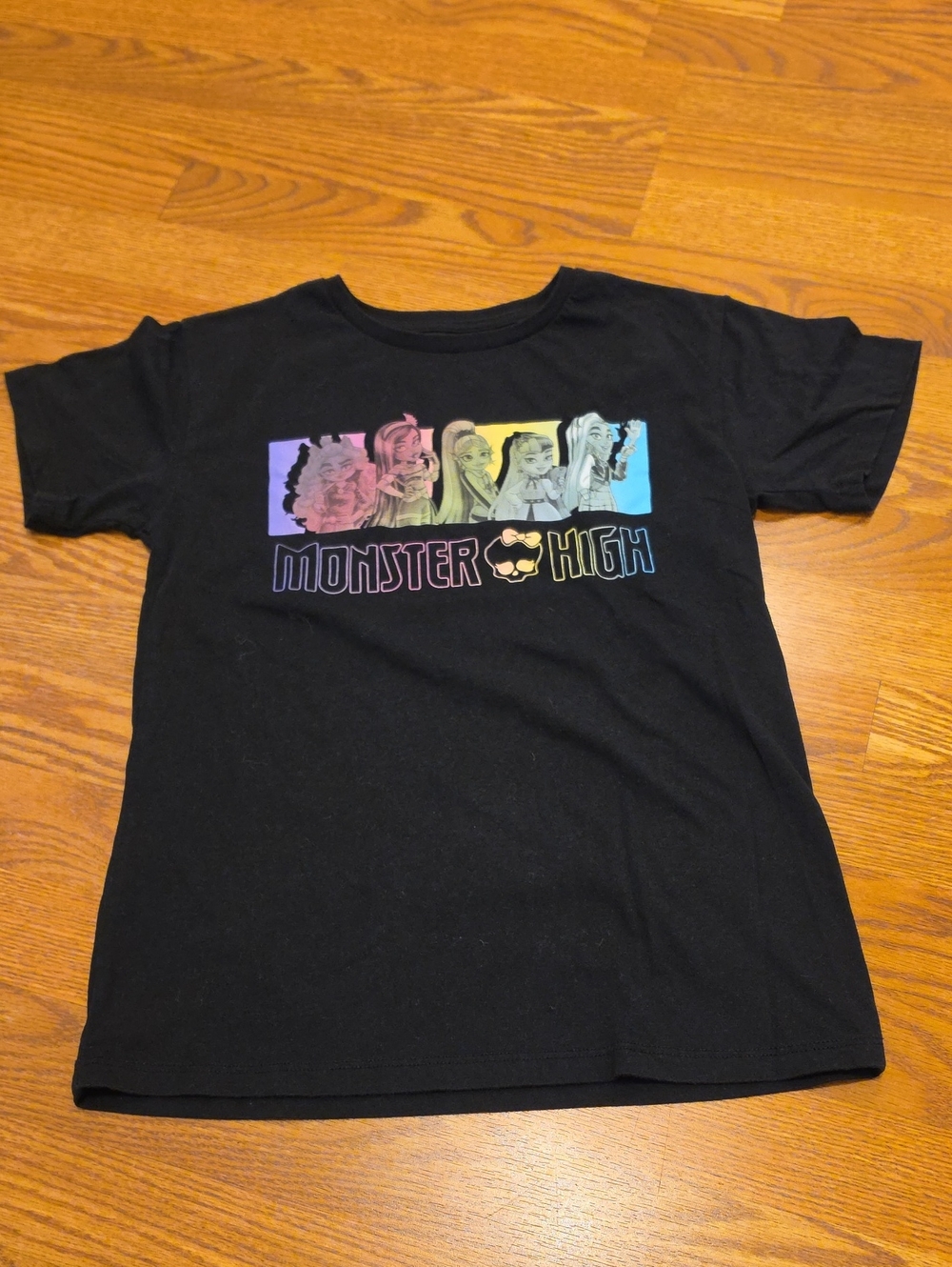 monster high Black Tee with Rainbow Character Panels and Logo L (10/12)